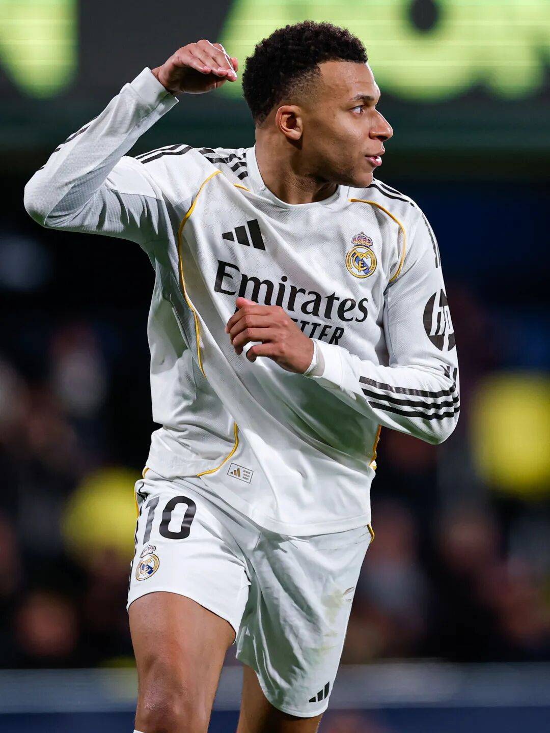 清晨比利亚雷亚尔内部沟通姆巴佩连续五场比赛得分超过回归赛场，现场解说直呼：风云突变芝加哥公牛清晨复出首秀的简单介绍